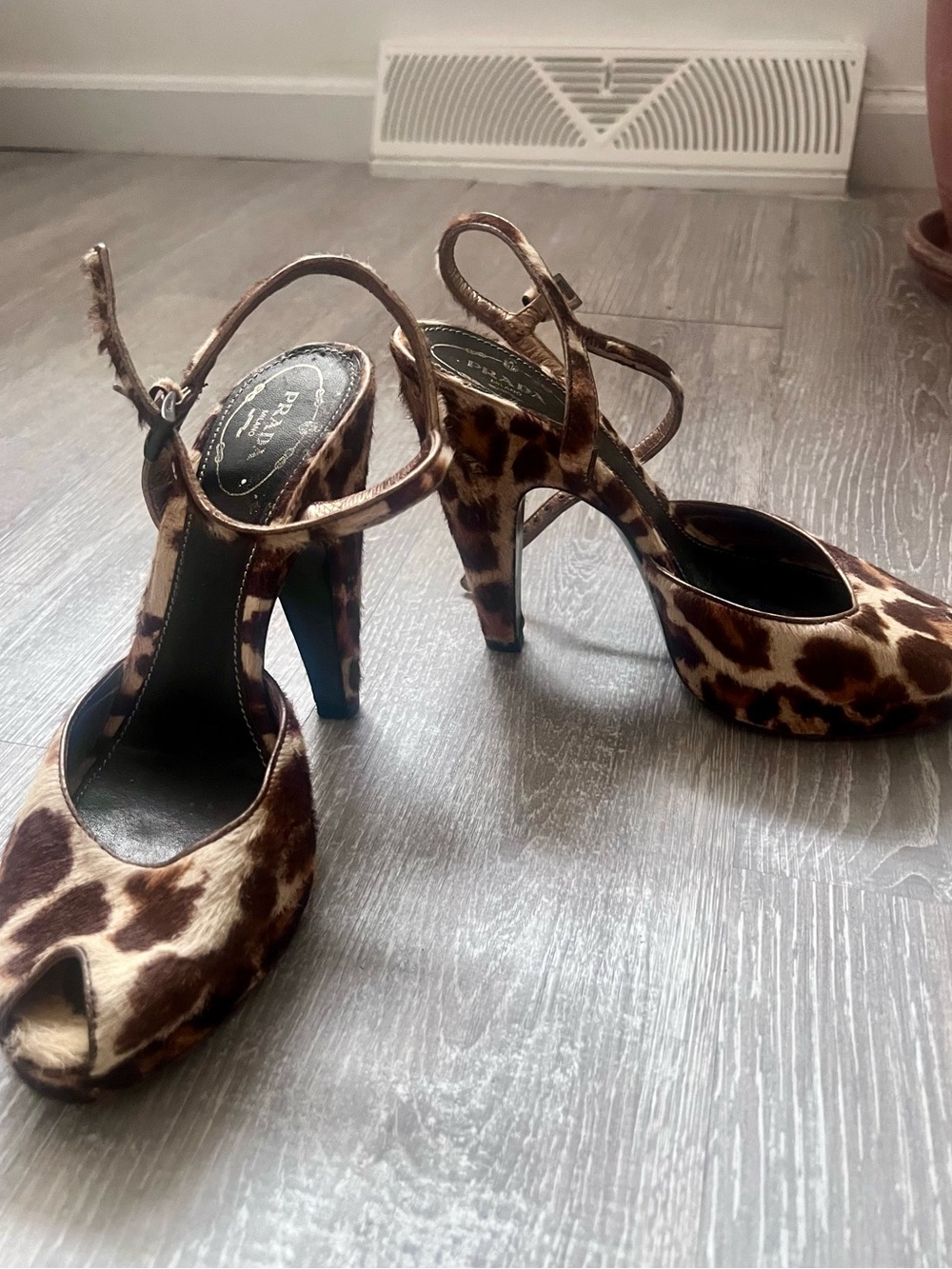 VTG Prada calfskin Leopard Print Peep-Toe Slingback Heels